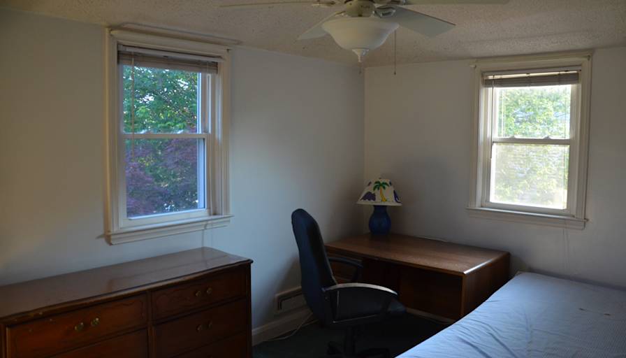 Huanghe's room