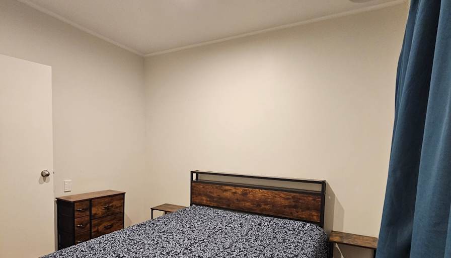 Nakeytta's room