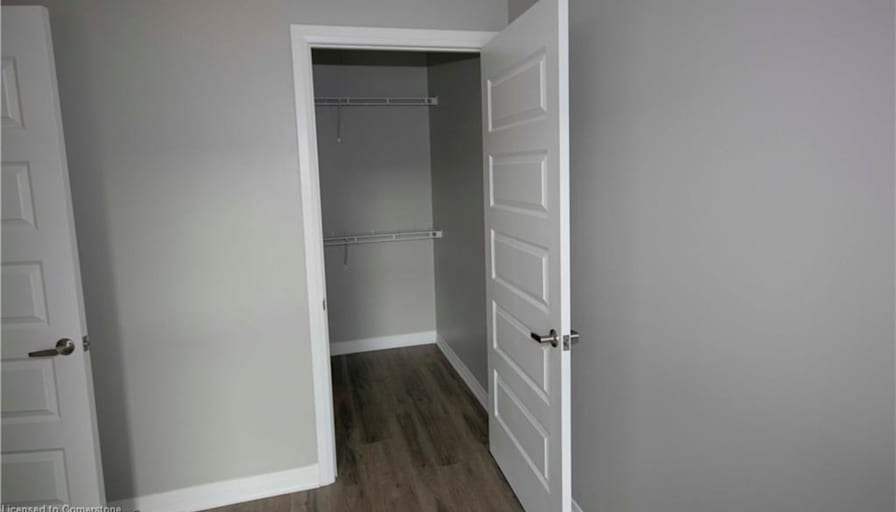 Mercedes's room