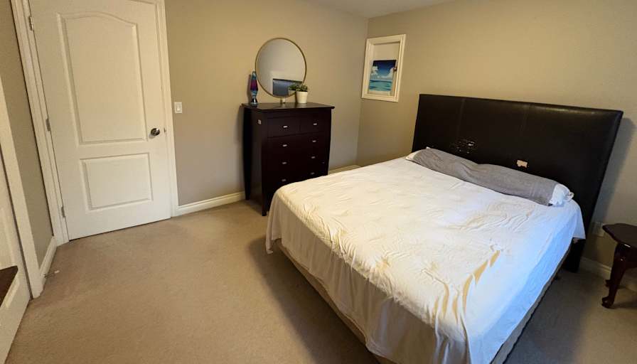 Loc's room