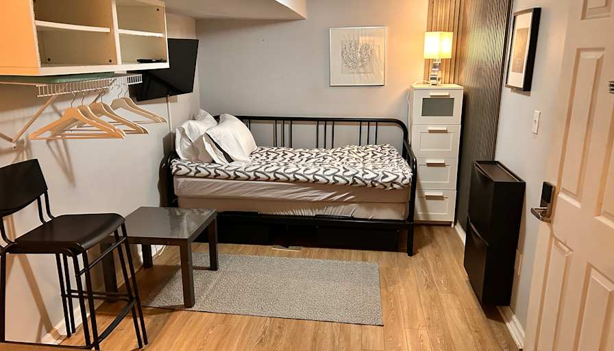 Nick Sarkovski's room