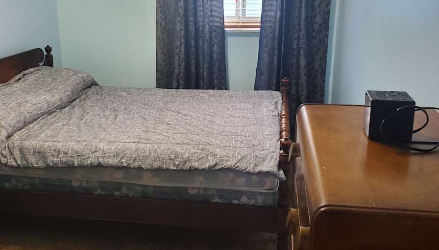 VERNIE J MURY's room