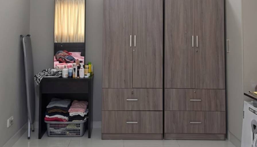 hwa san's room