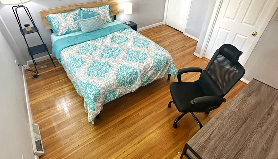 Koms's room