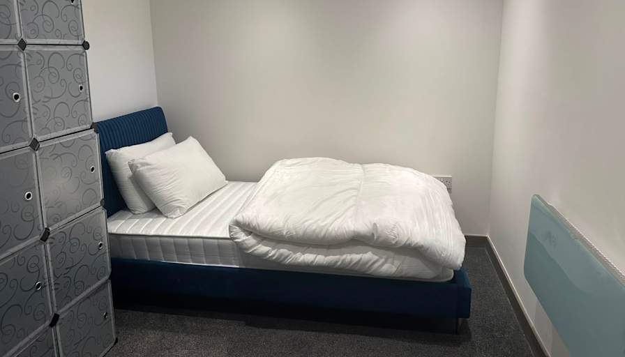 Maks's room