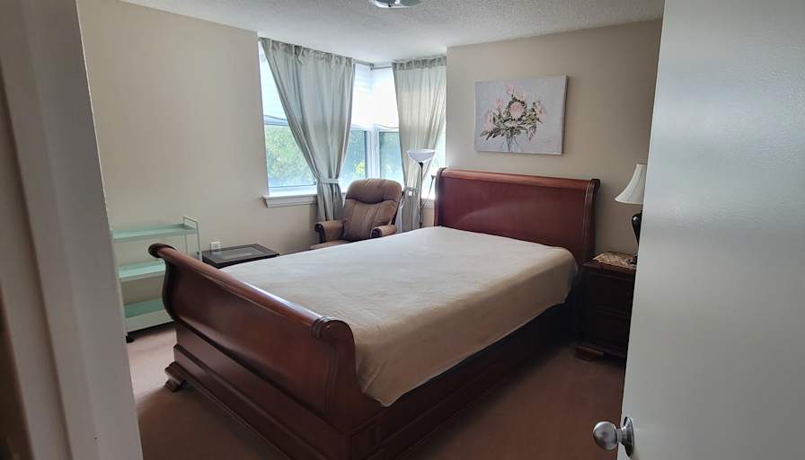 Leslie's room