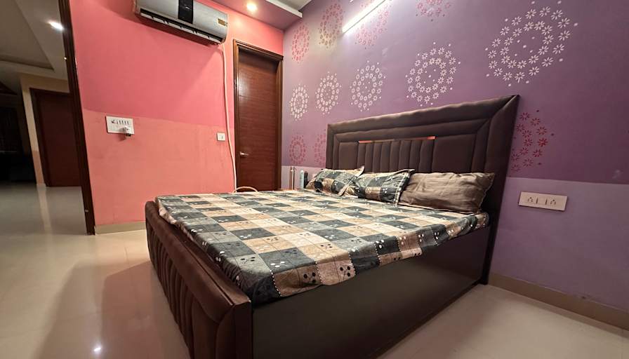 Abhay Garg's room