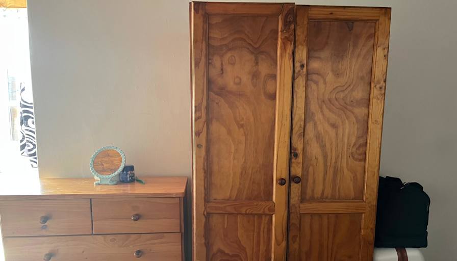 Sino Theto's room