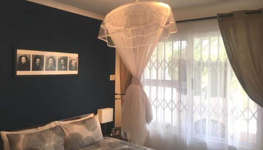 Mejury's room