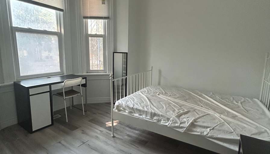 Lolo's room