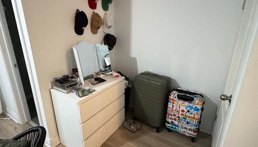 Yan's room