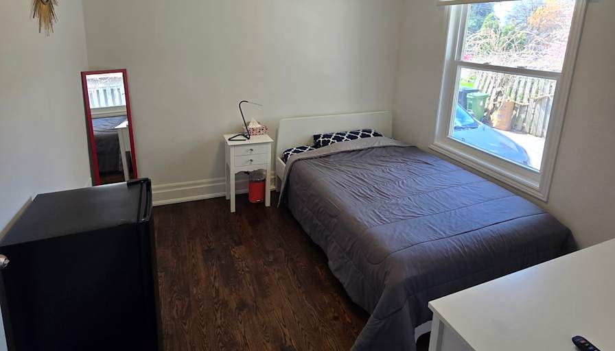 Amin Farahbakhsh's room