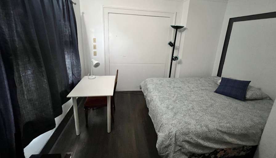 Thanh's room