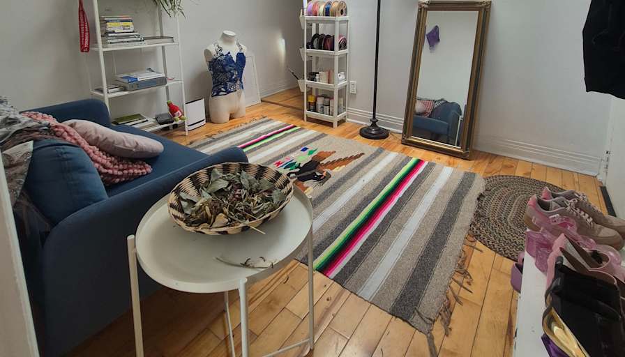 Alla M's room