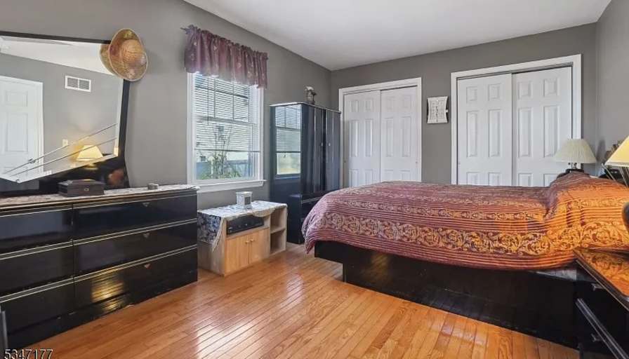 JIGNESH PATEL's room