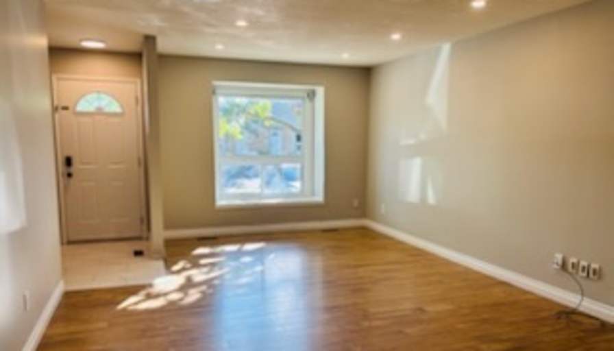 Kartik Khanna's room