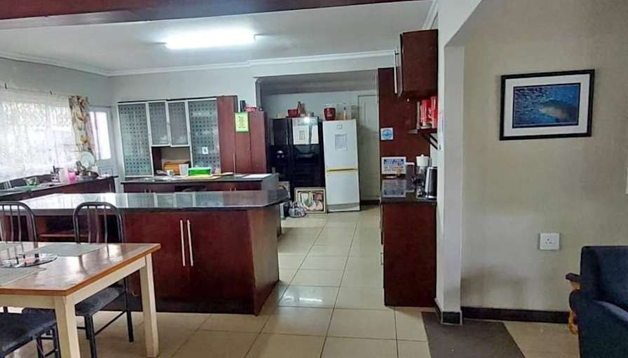 Lee's room