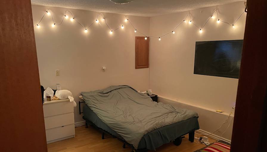Ilies Fkari's room