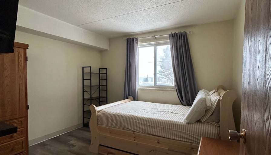 Mercedes's room