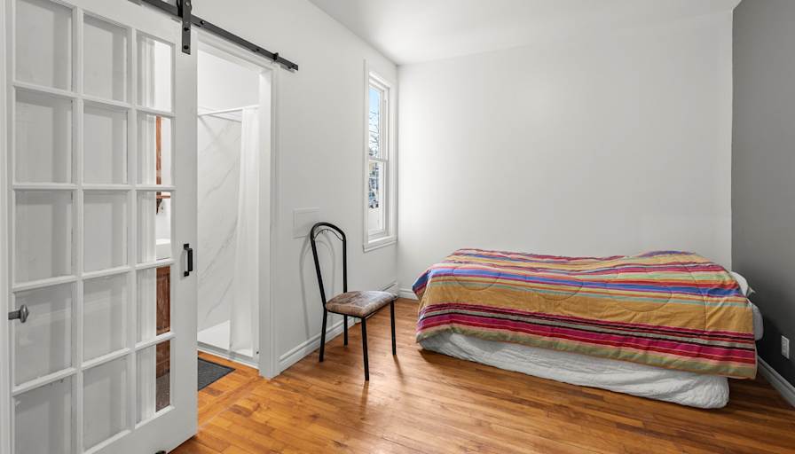 Cassandra Dare's room