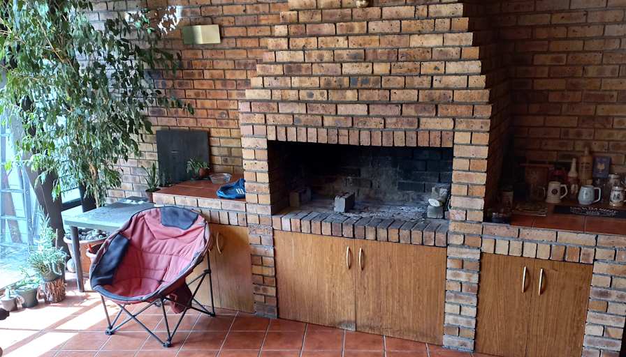 Sarel's room
