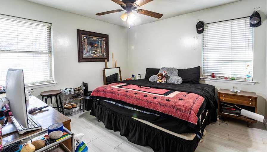Charming Fully Remodeled Downtown Plano's room