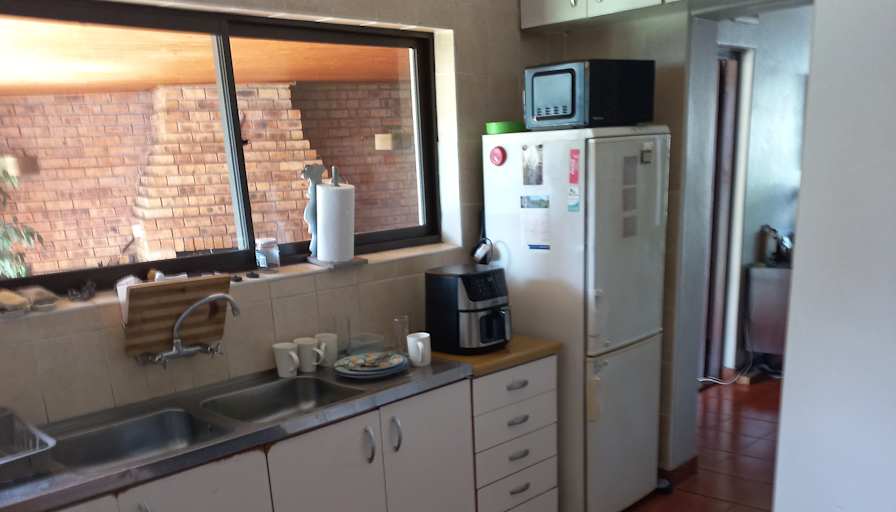 Sarel's room
