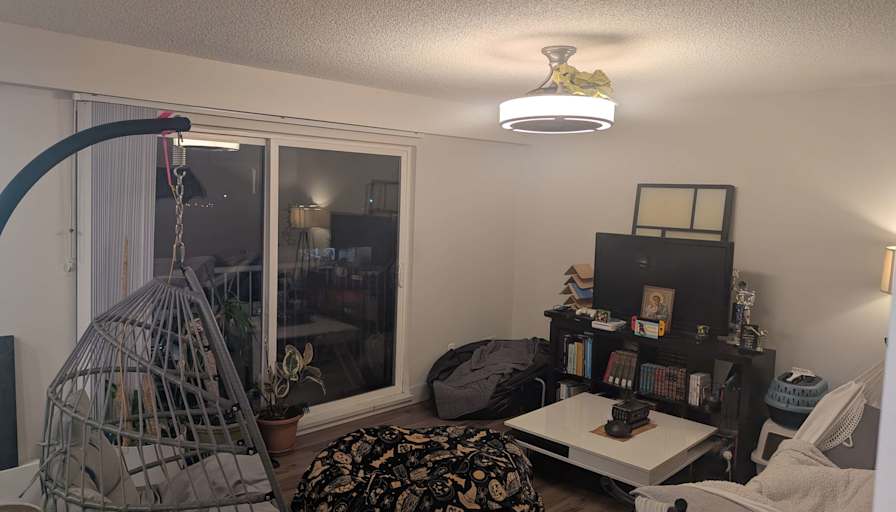 Shen Taschereau's room