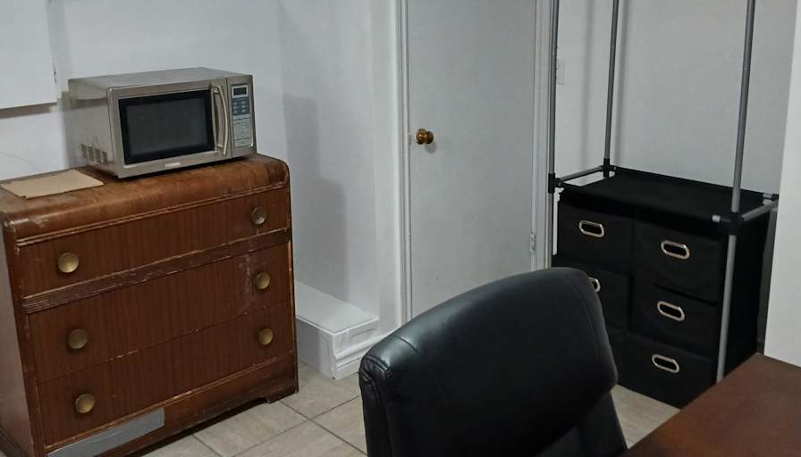 Andrew Hwang's room