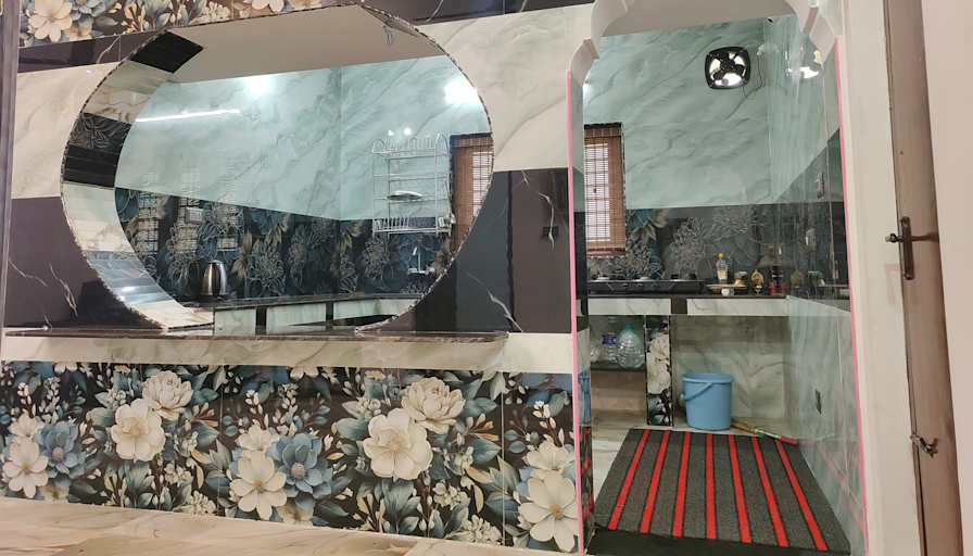 TARAKARAMA's room
