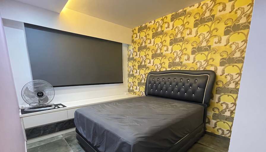 Yen Ping's room