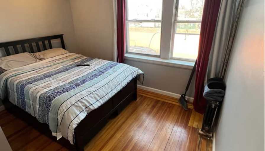 carlos's room