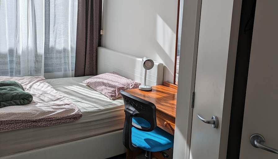 Tanka's room