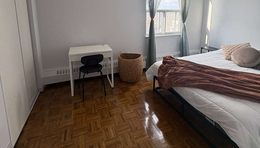 Emre's room
