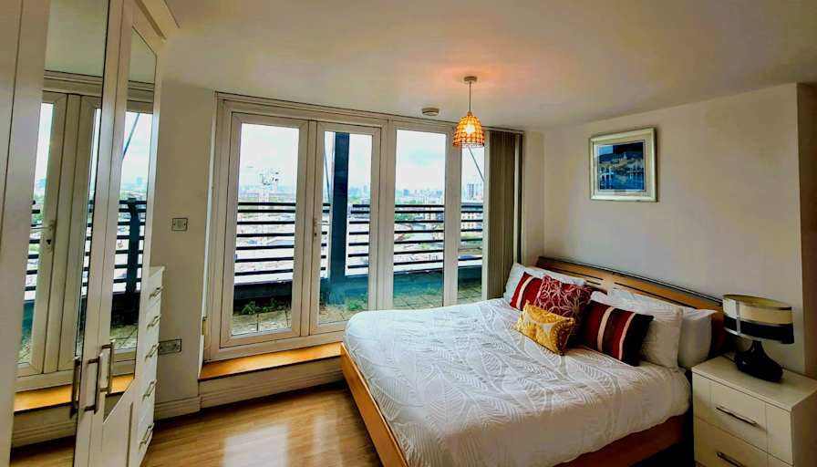 Raz's room