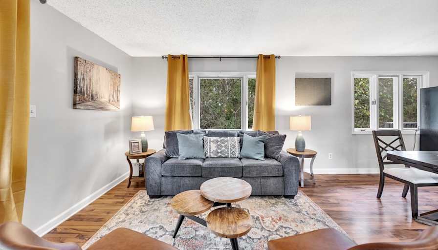 lifedoorrentals's room