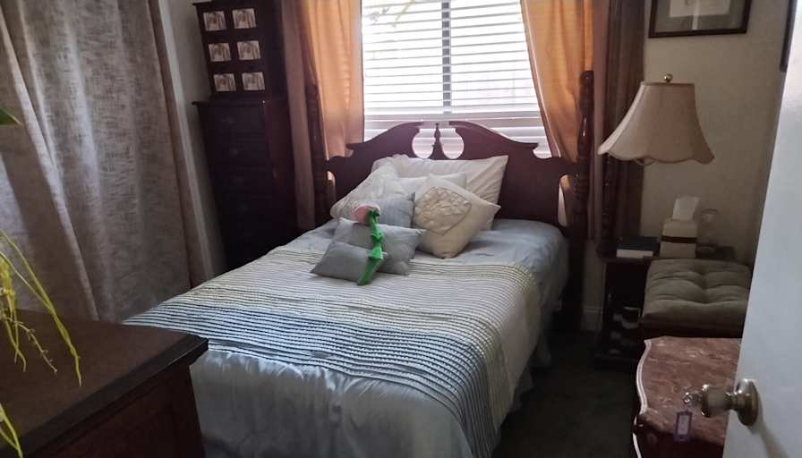 Darlene K Starr's room