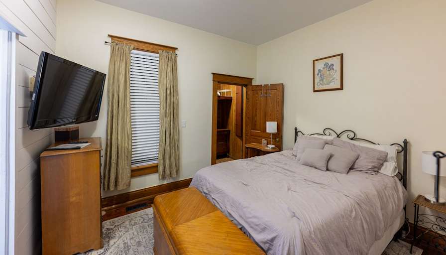 Ann Pickens's room