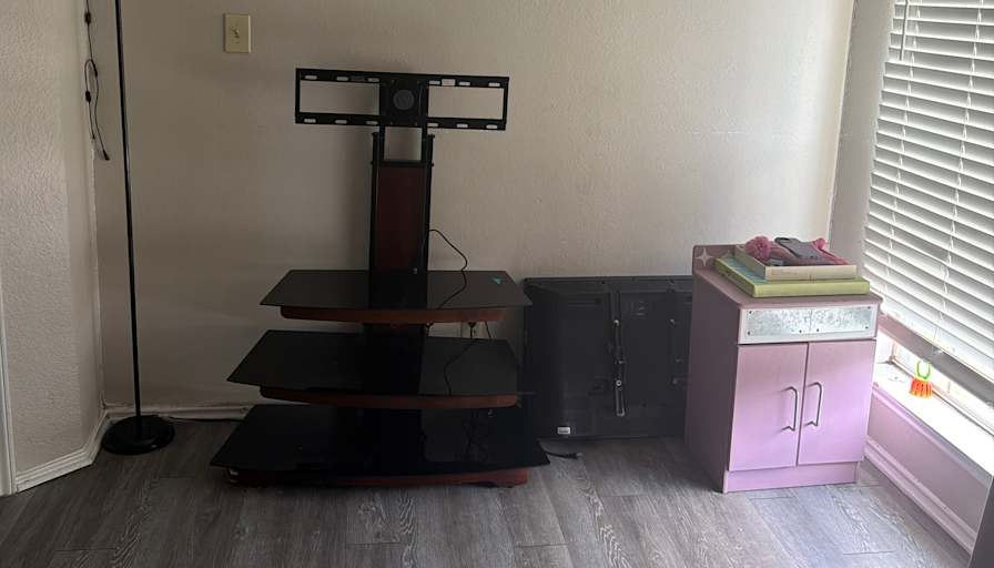 Decharion's room