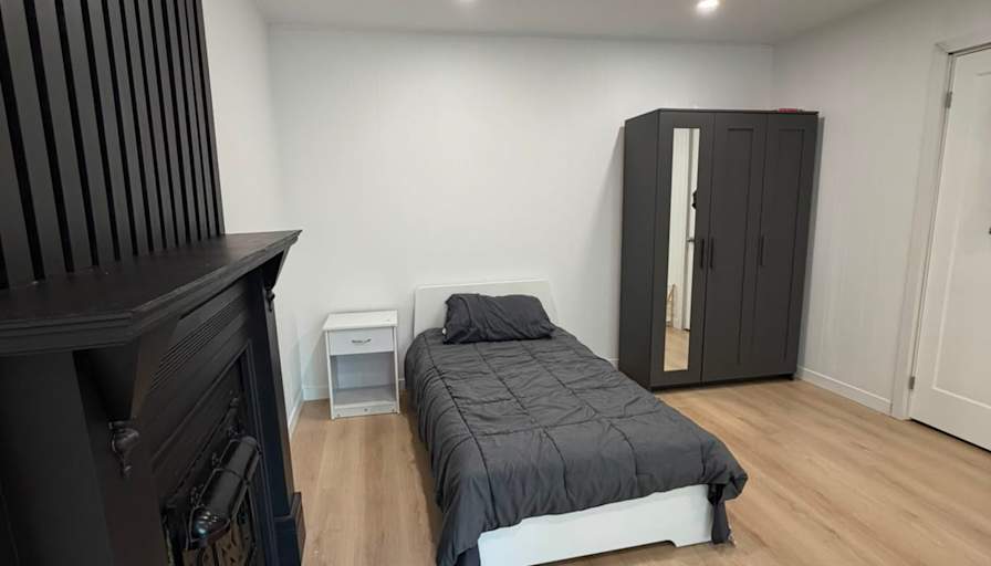 Viviane's room