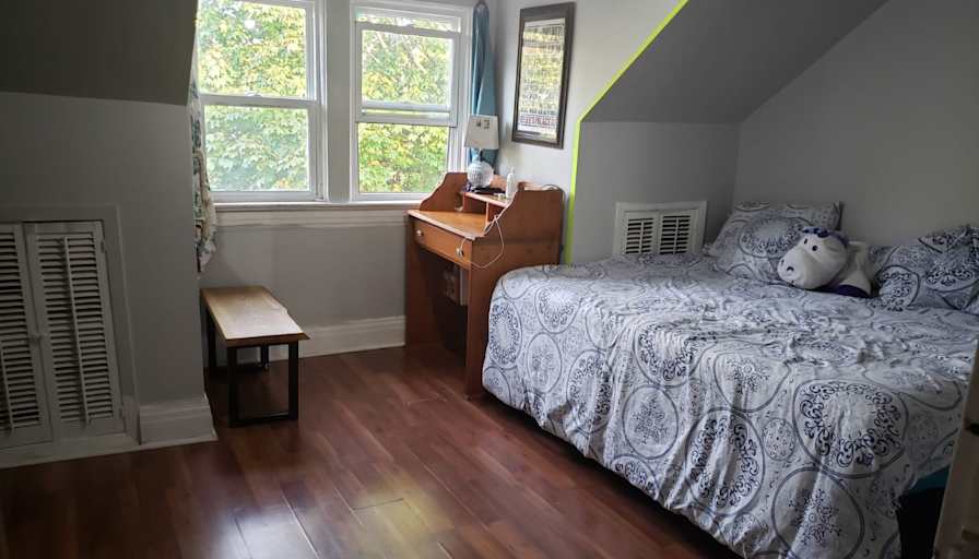 Rent's room