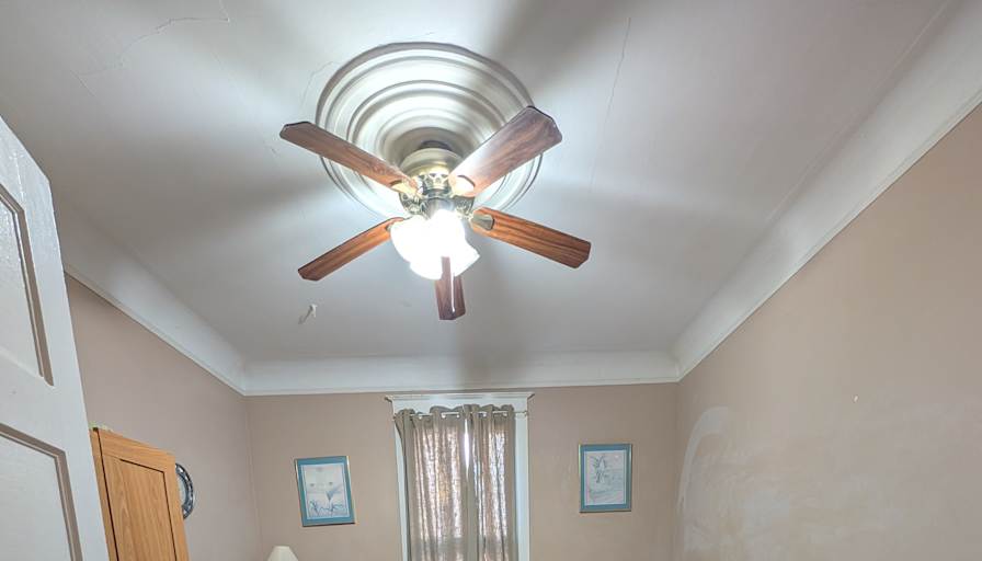 Yllor's room