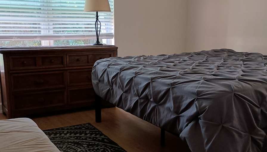 Leslie's room