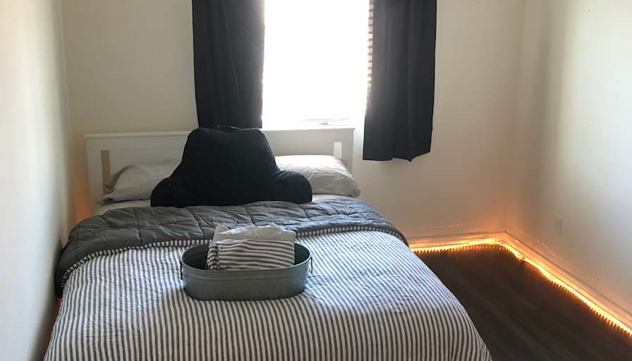 Dallas Earle's room