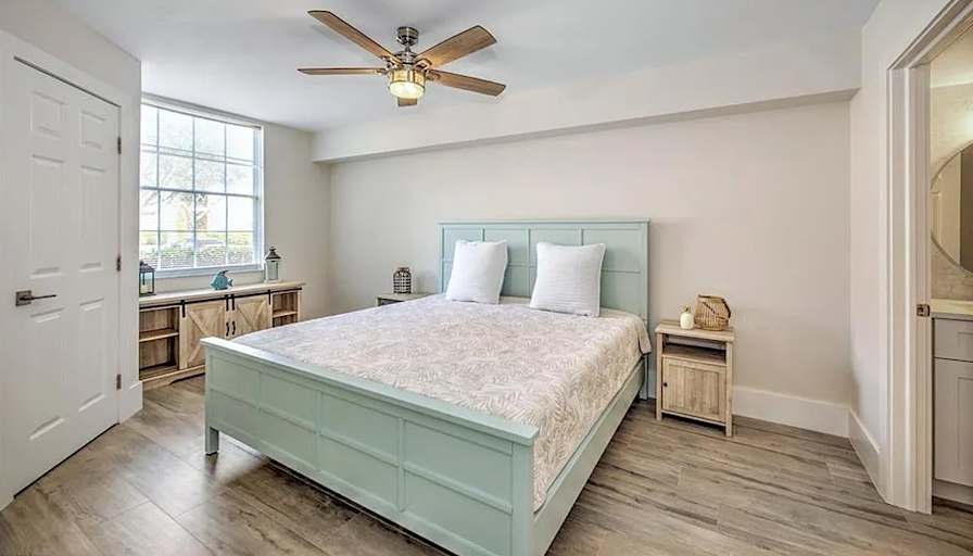 Carlos's room
