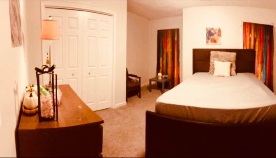 Essence's room