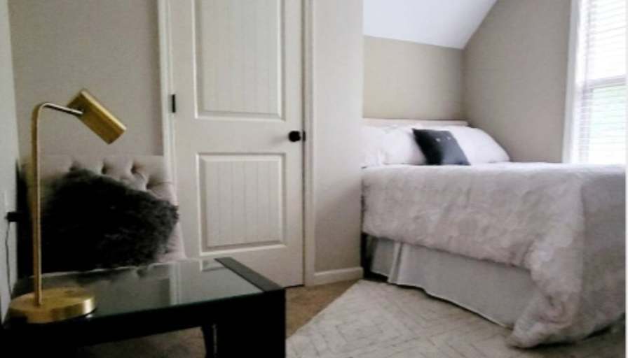 Oshirley's room