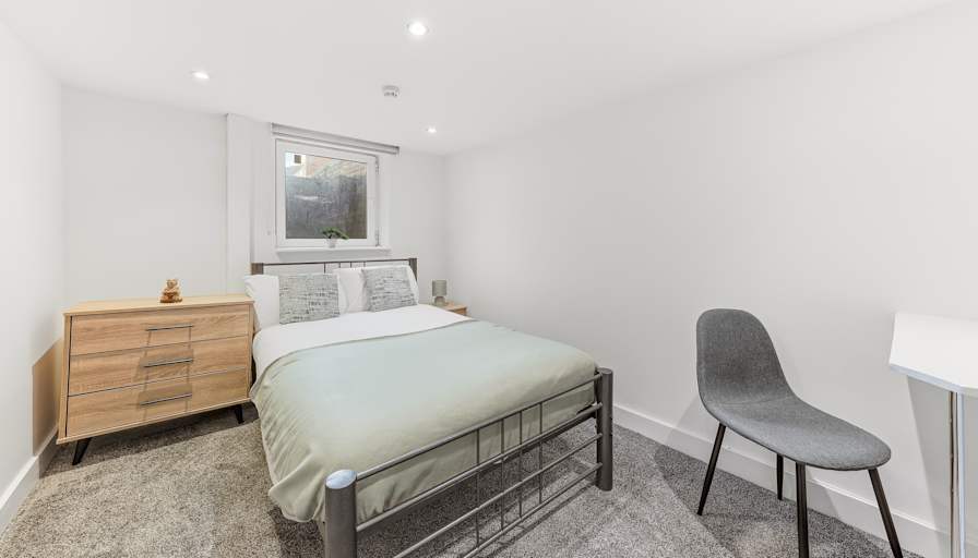 Gurj's room