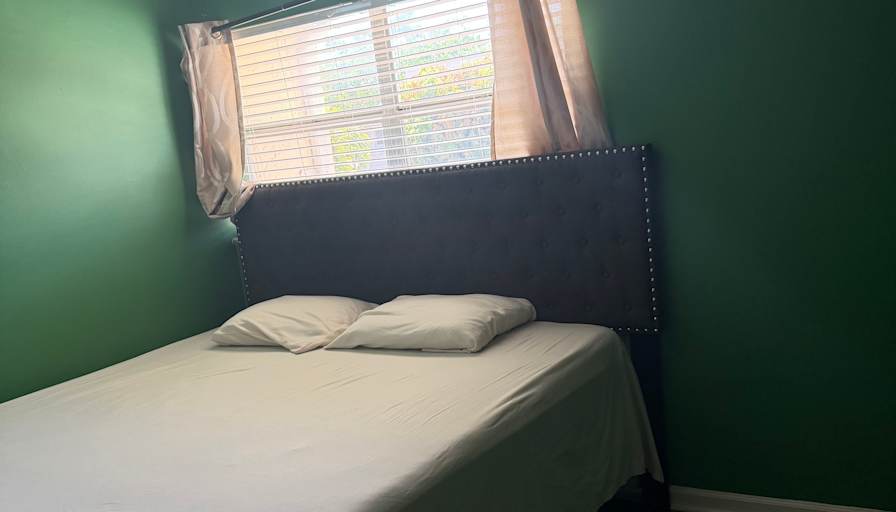 E L's room