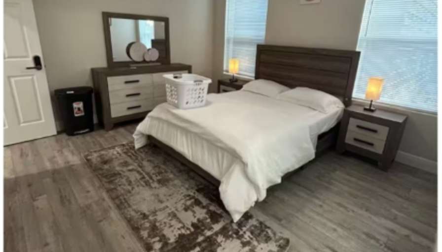 IGE Properties's room